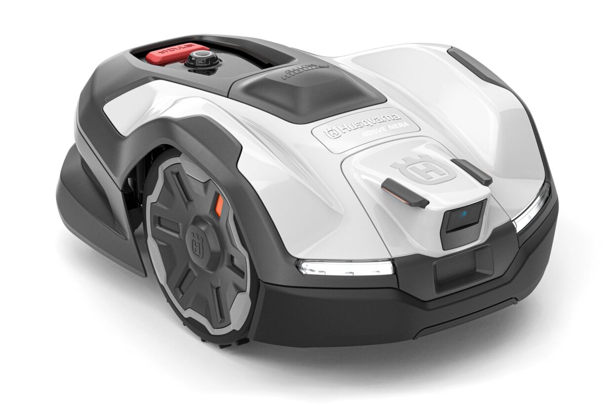 Husqvarna Automower 405VE NERA with wire free technology & AI Vision system