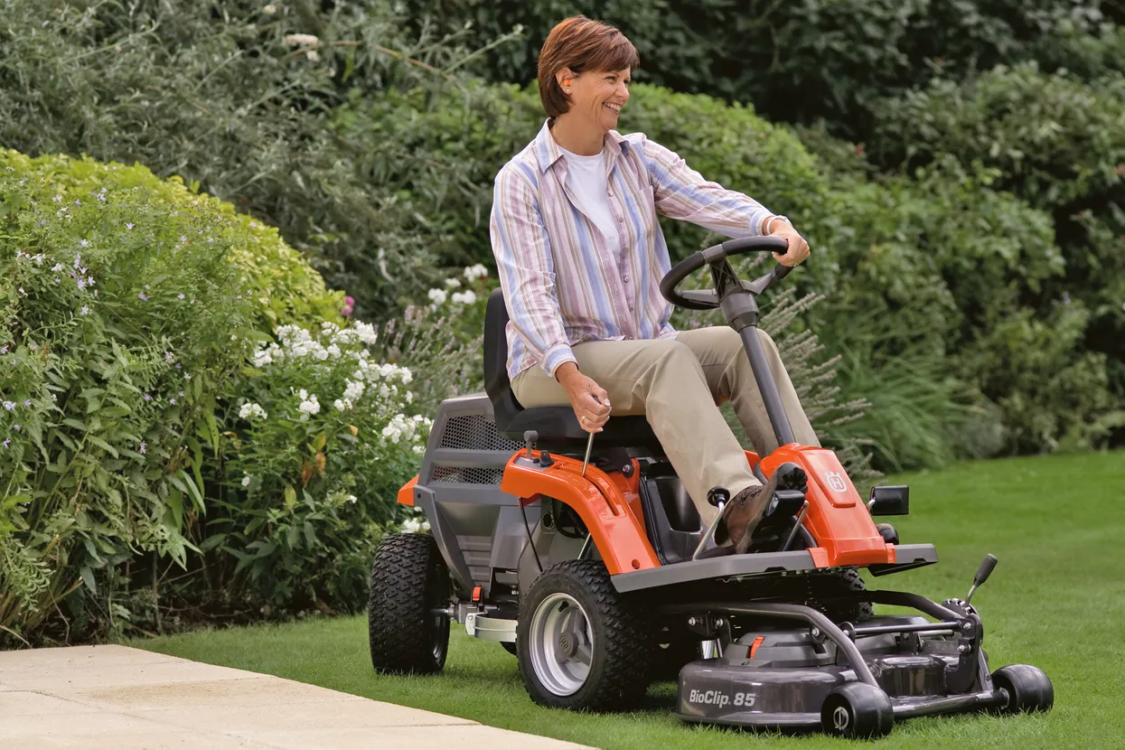 HUSQVARNA Small Ride On Lawn Mower - R112C - Image 5