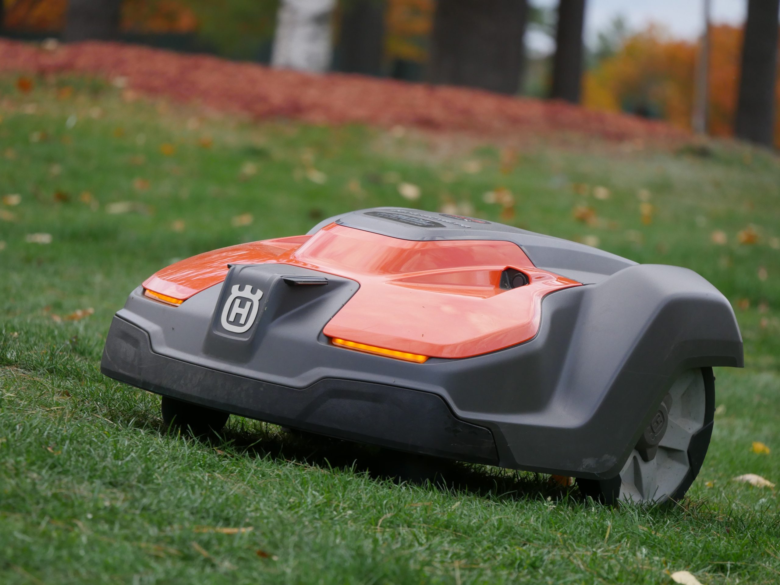 Husqvarna Automower 550 (WIRED) Robotic Mower - Image 2