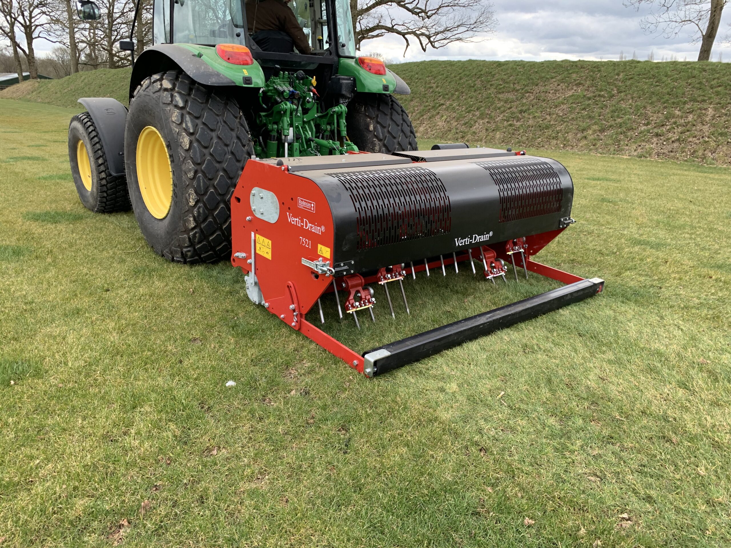 Redexim Verti-Drain 7521 With Tractor