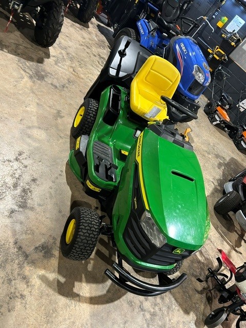 John Deere X147R Ride-on mower